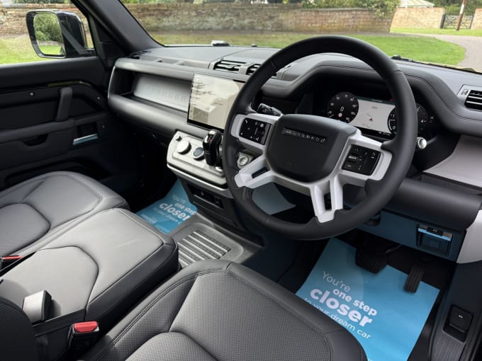 2025 Land Rover Defender 90