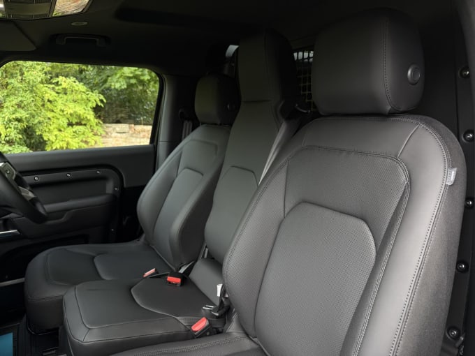 2025 Land Rover Defender 90