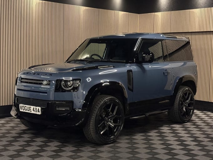 2025 Land Rover Defender 90