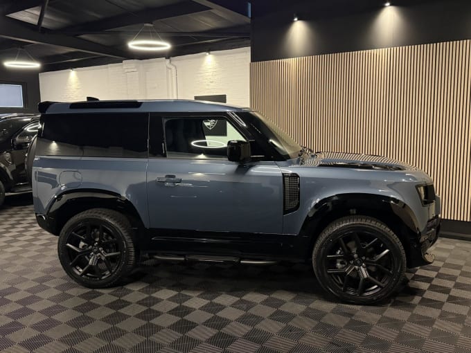 2025 Land Rover Defender 90