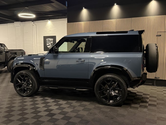 2025 Land Rover Defender 90