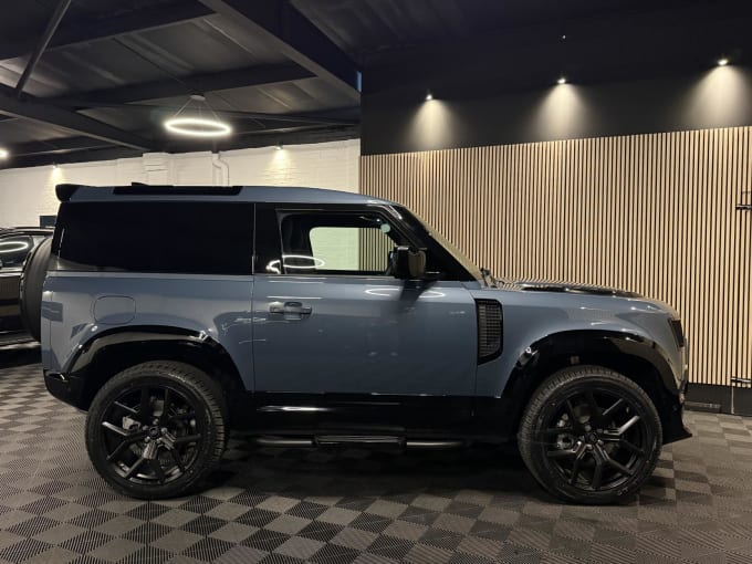 2025 Land Rover Defender 90