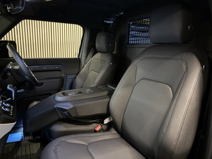 2025 Land Rover Defender 90