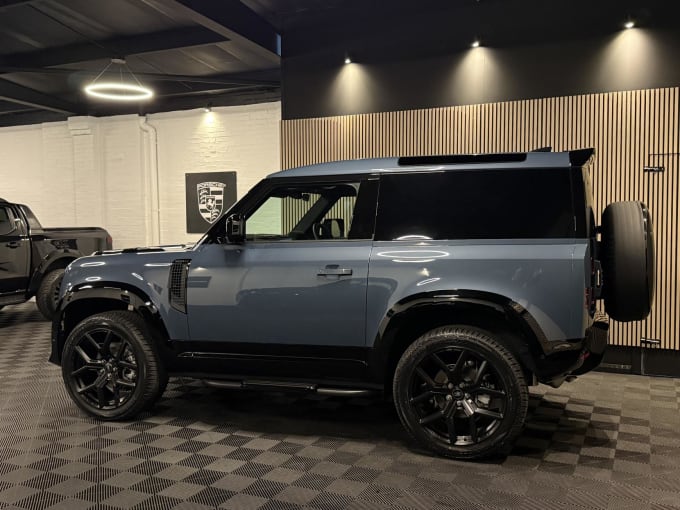 2025 Land Rover Defender 90