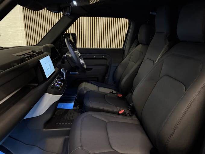 2025 Land Rover Defender 90