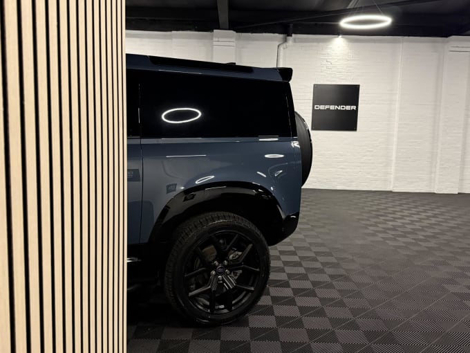 2025 Land Rover Defender 90