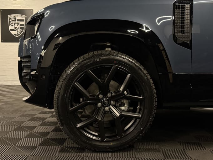 2025 Land Rover Defender 90