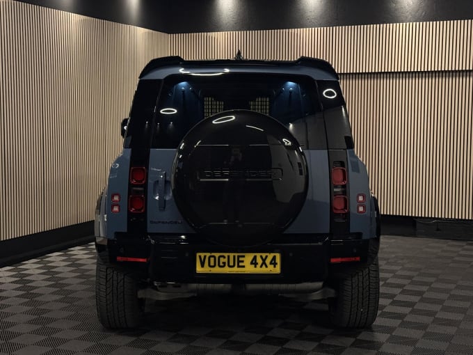 2025 Land Rover Defender 90