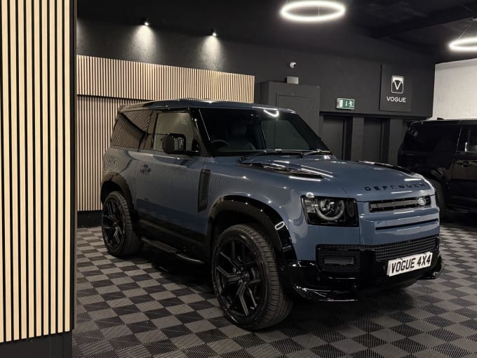 2025 Land Rover Defender 90
