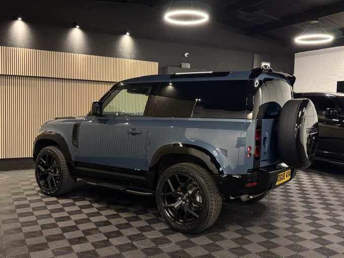 2025 Land Rover Defender 90