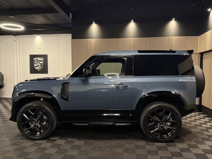 2025 Land Rover Defender 90