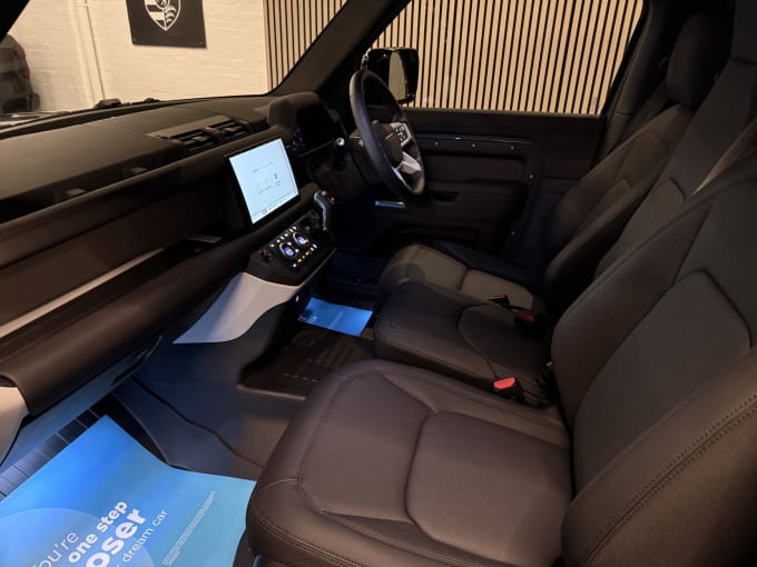 2025 Land Rover Defender 90