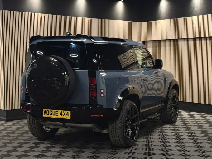 2025 Land Rover Defender 90
