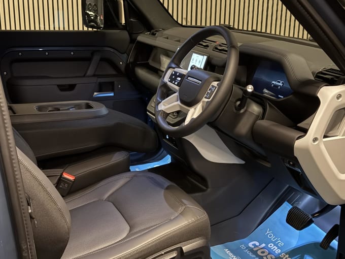 2025 Land Rover Defender 90