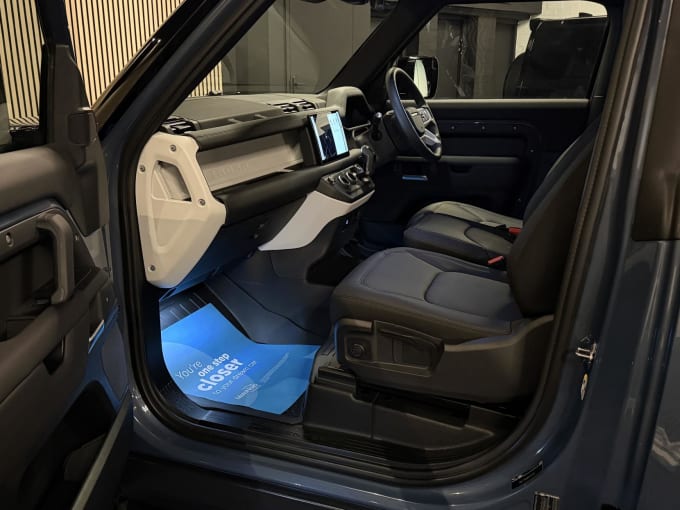 2025 Land Rover Defender 90