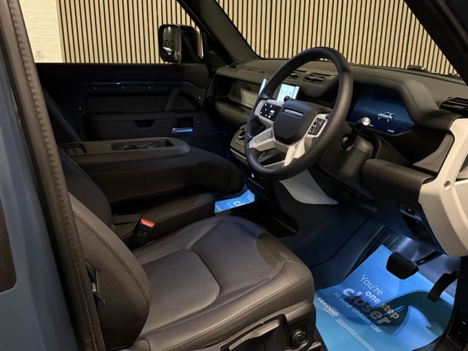 2025 Land Rover Defender 90