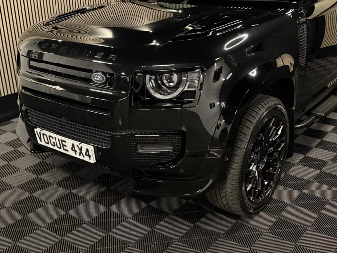 2025 Land Rover Defender 90