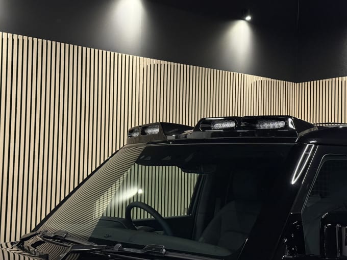2025 Land Rover Defender 90