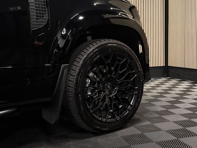 2025 Land Rover Defender 90