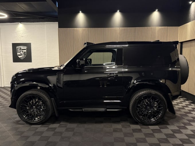 2025 Land Rover Defender 90