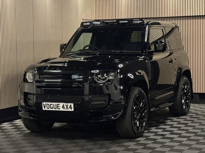 2025 Land Rover Defender 90