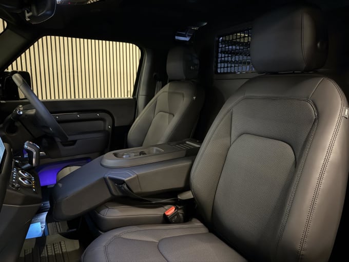 2025 Land Rover Defender 90
