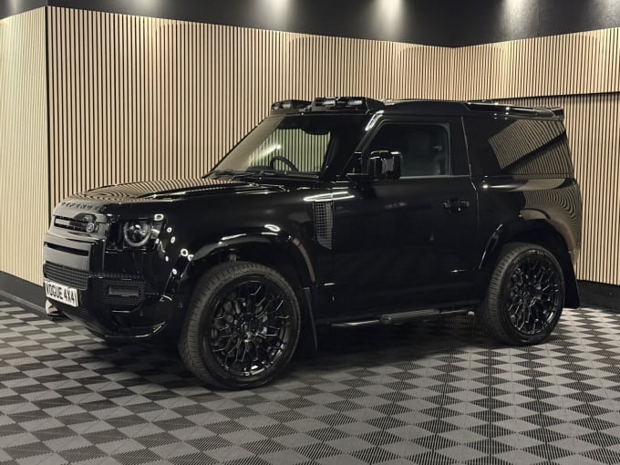 2025 Land Rover Defender 90