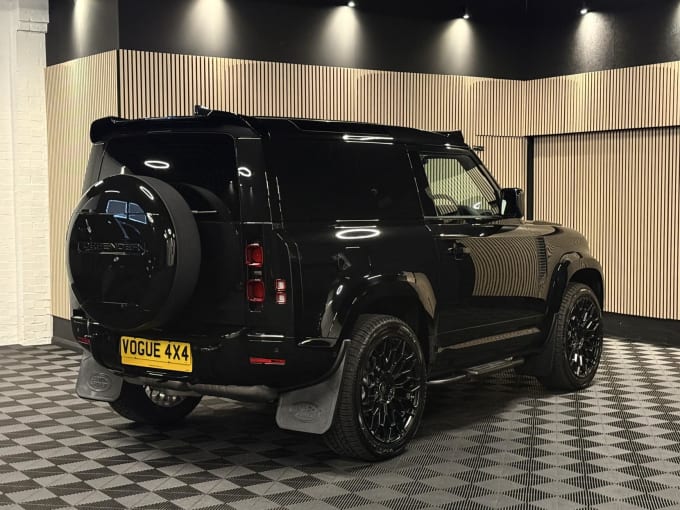 2025 Land Rover Defender 90
