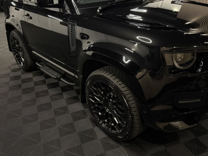 2025 Land Rover Defender 90