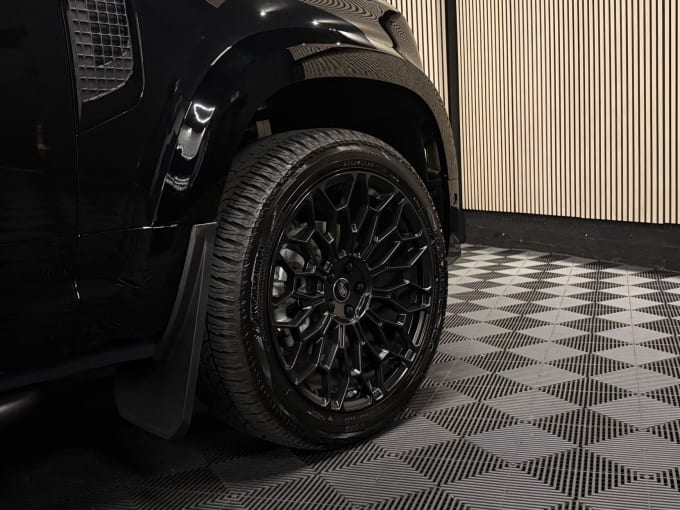 2025 Land Rover Defender 90