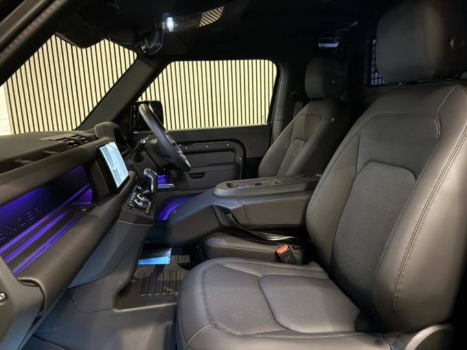 2025 Land Rover Defender 90