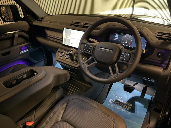 2025 Land Rover Defender 90
