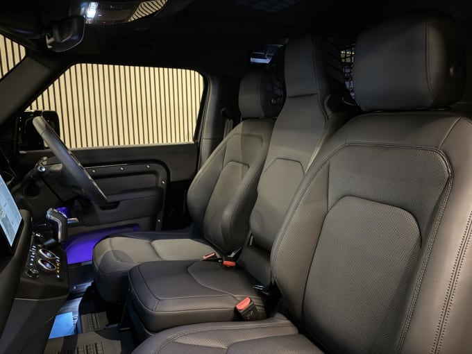 2025 Land Rover Defender 90