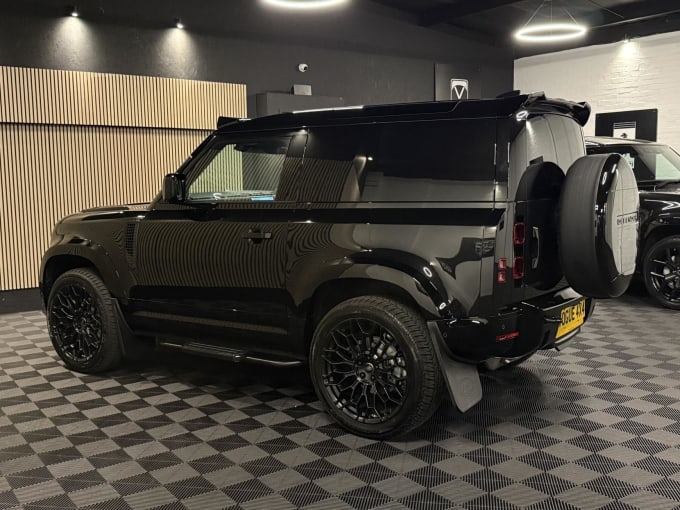 2025 Land Rover Defender 90