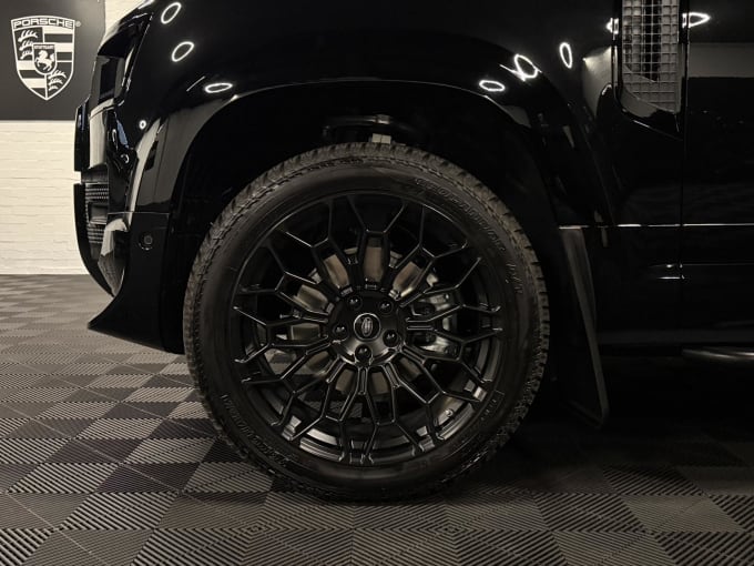 2025 Land Rover Defender 90