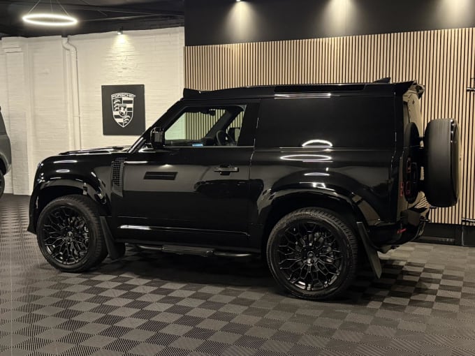 2025 Land Rover Defender 90