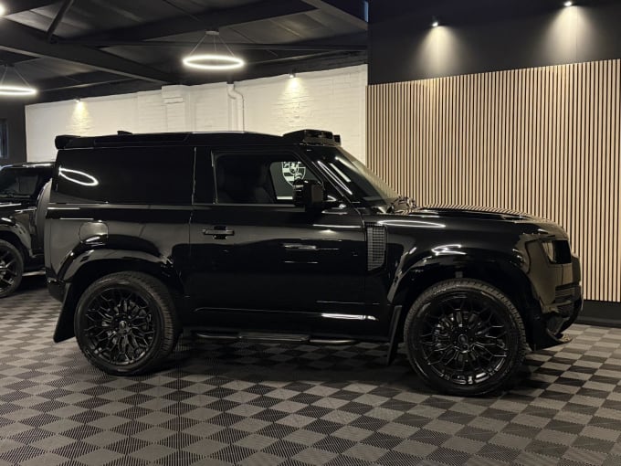 2025 Land Rover Defender 90