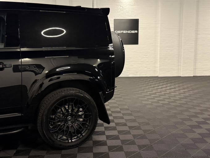 2025 Land Rover Defender 90