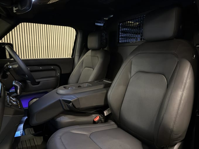 2025 Land Rover Defender 90