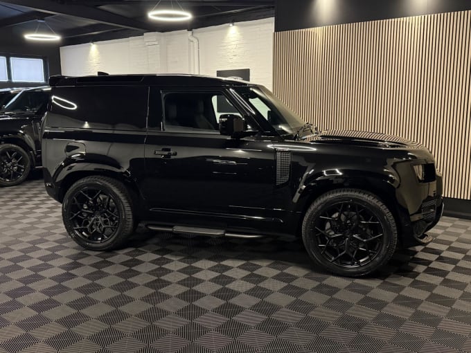 2025 Land Rover Defender 90