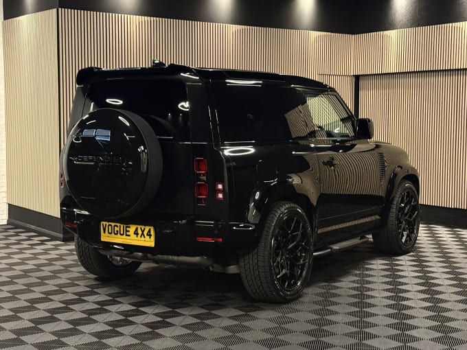 2025 Land Rover Defender 90