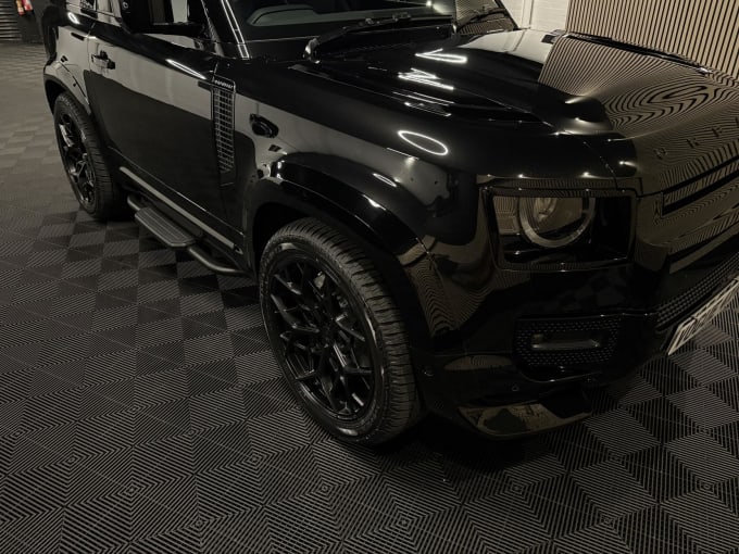 2025 Land Rover Defender 90