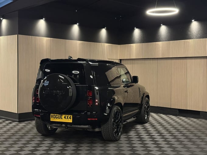 2025 Land Rover Defender 90