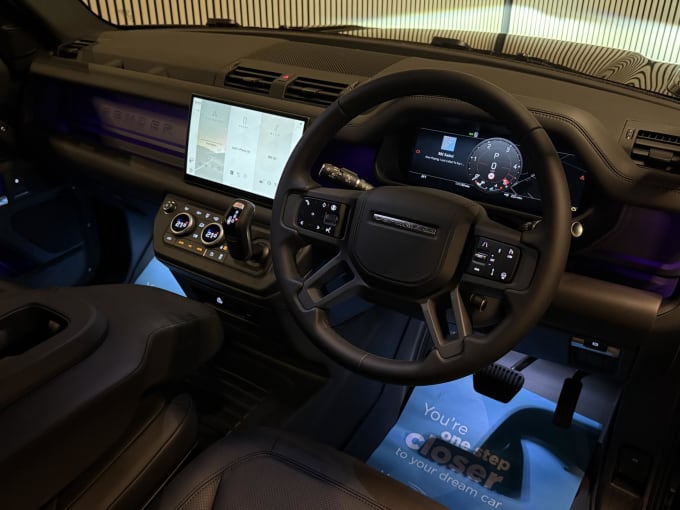 2025 Land Rover Defender 90