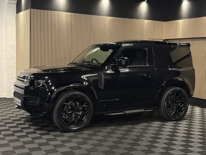 2025 Land Rover Defender 90