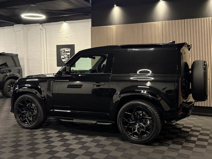 2025 Land Rover Defender 90