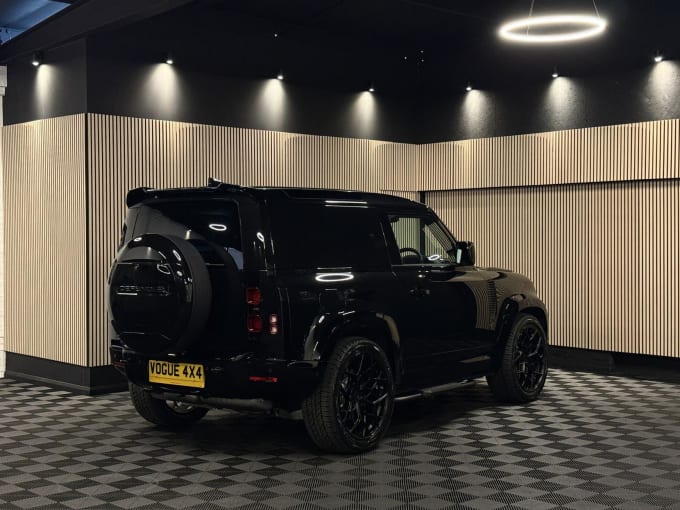 2025 Land Rover Defender 90