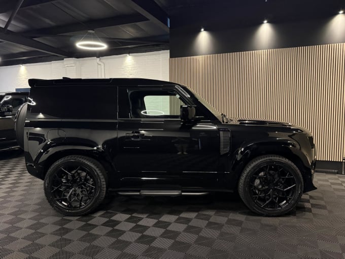 2025 Land Rover Defender 90