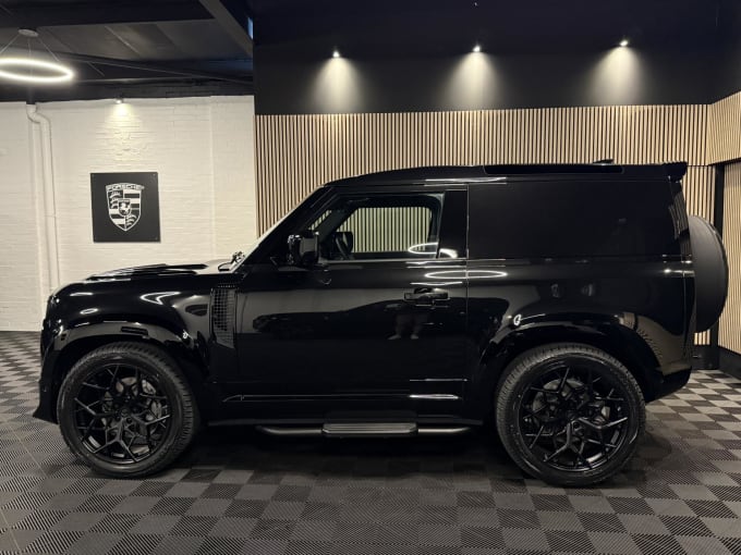2025 Land Rover Defender 90