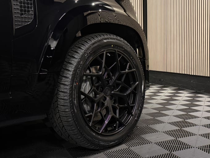 2025 Land Rover Defender 90